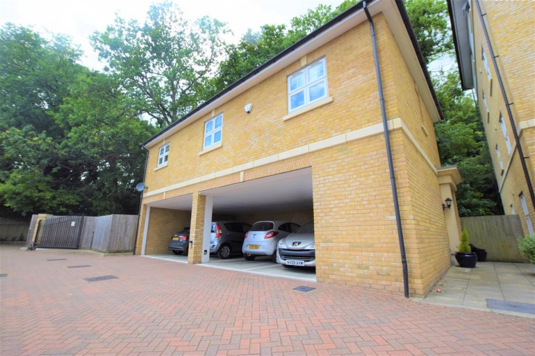 Elliott Road, Watford