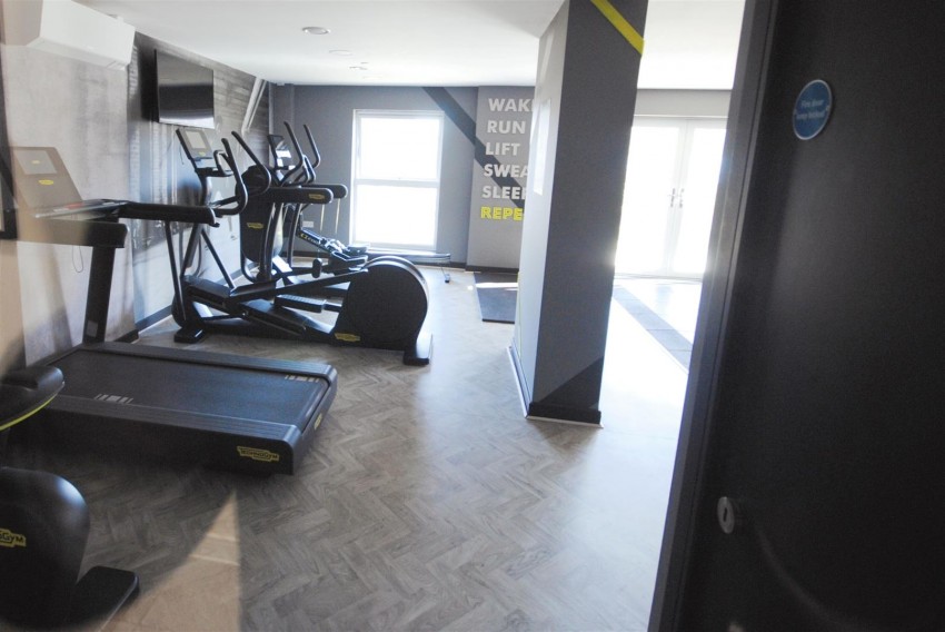 Images for THURLOWS COURT - Chain Free