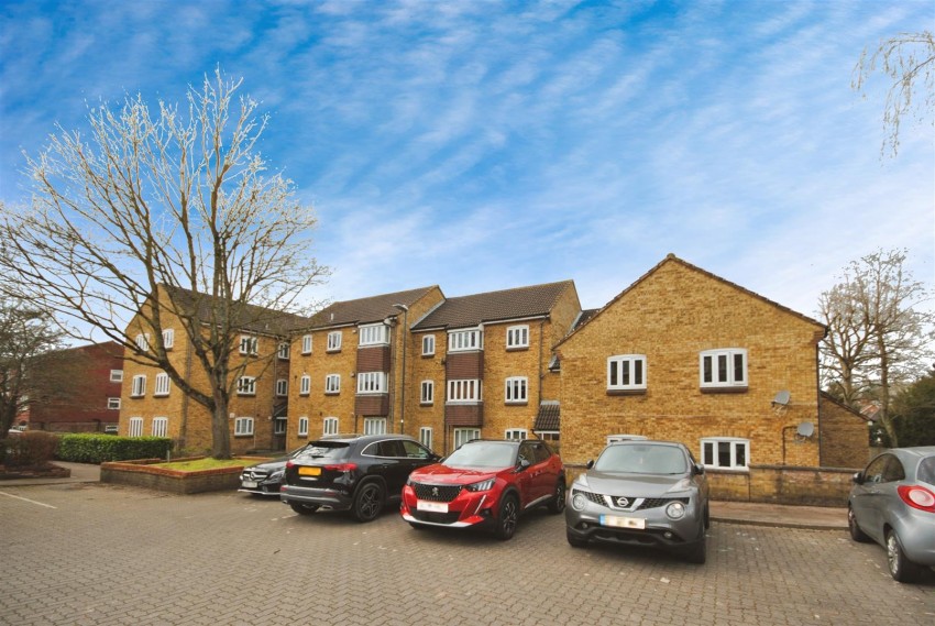Images for Dromey Gardens, Harrow Weald