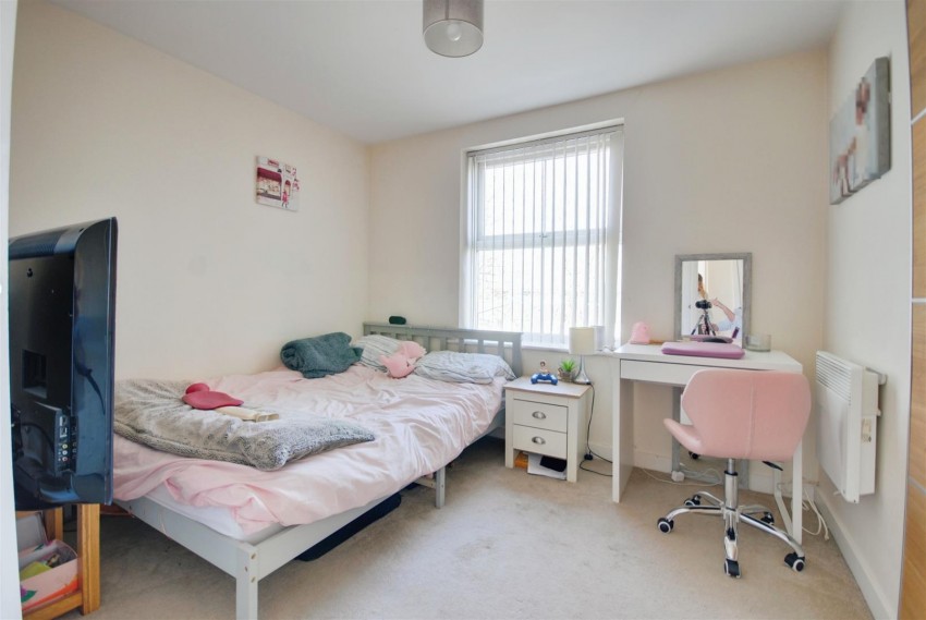Images for Harvest End, Garston, Watford