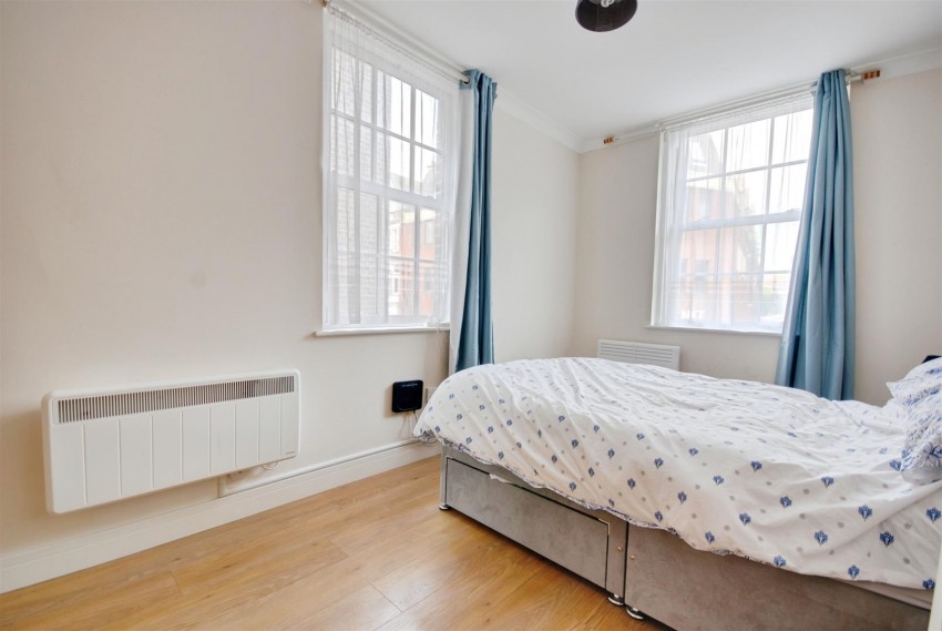 Images for 38 High Street, Watford