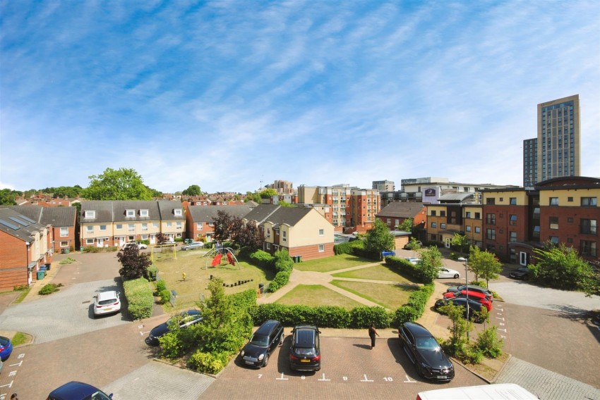 Images for Raven Close, Watford