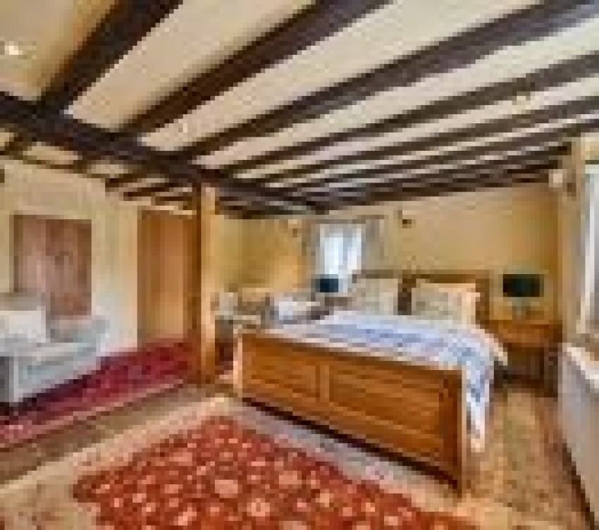 Images for Heathrow Cottages, 34 Oaks Road, Stanwell Village, Staines-Upon-Thames