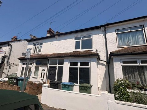 View Full Details for Harwoods Road, Watford